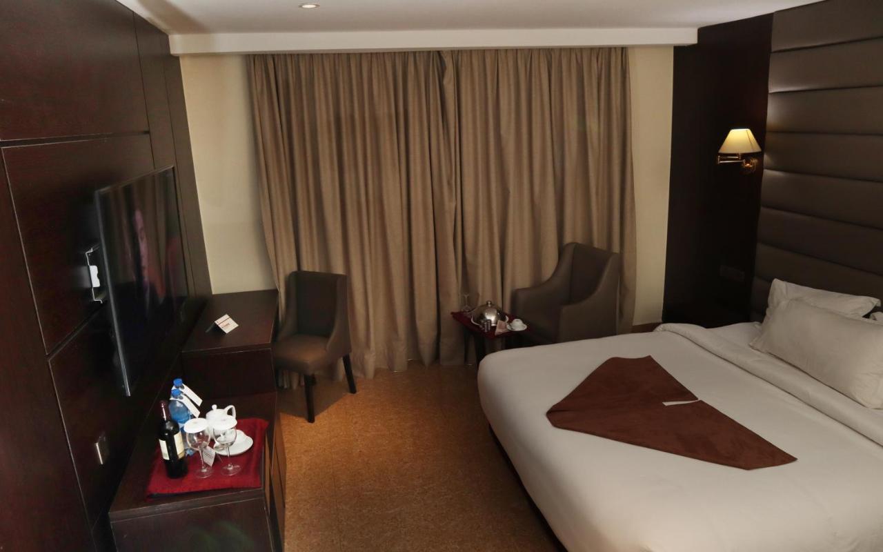 Monty Suites Calabar Exteriör bild