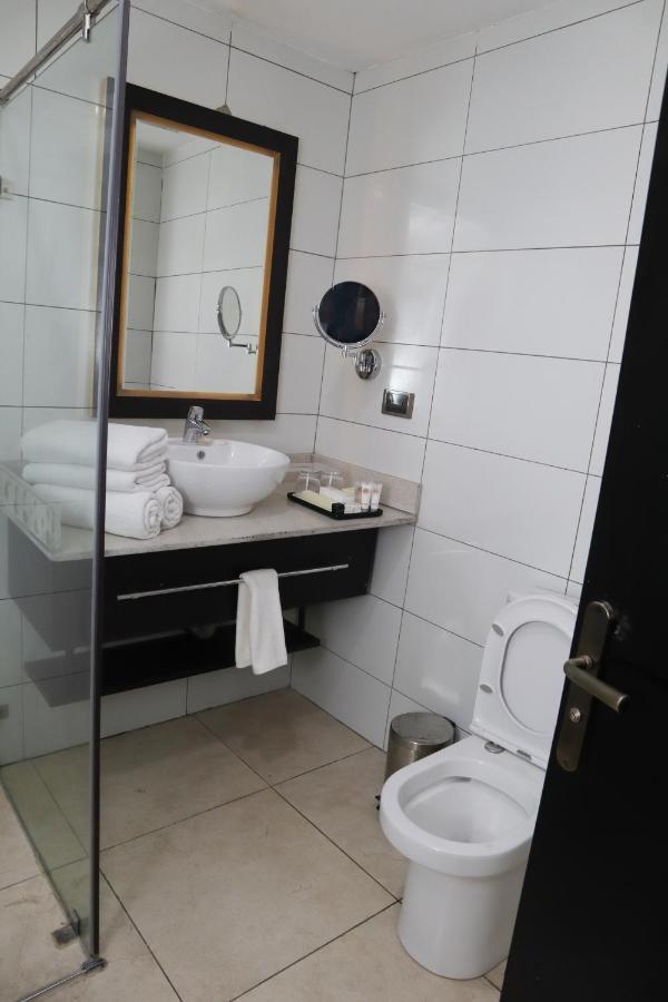 Monty Suites Calabar Exteriör bild