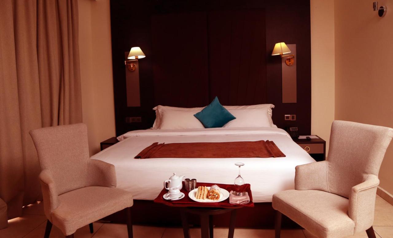 Monty Suites Calabar Exteriör bild