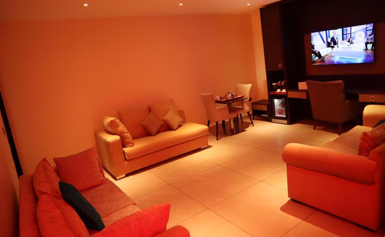 Monty Suites Calabar Exteriör bild